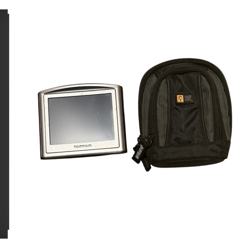 TomTom Portable GPS Navigation Unit w/ Case Logic Zip Carry Case Bundle